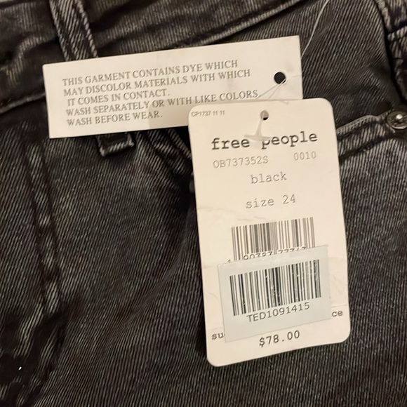 NWT $78 FREE PEOPLE Clean Girlfriend Straight Jean in Black 24 - Picture 6 of 10